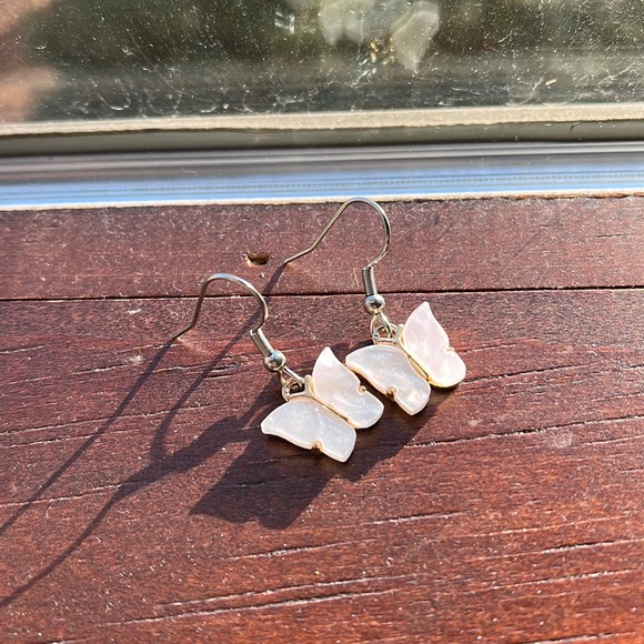 White butterfly earrings - Picture 1 of 5